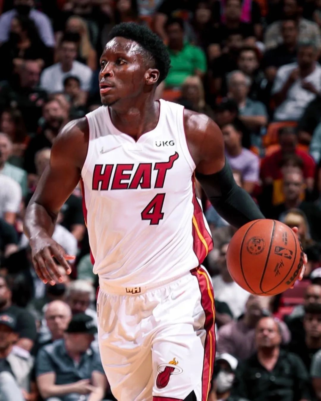 热火翻盘天津队，布克高光表现的简单介绍