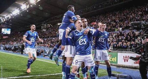 斯特拉斯堡主场战胜门兴格拉德巴赫，喜悦降临