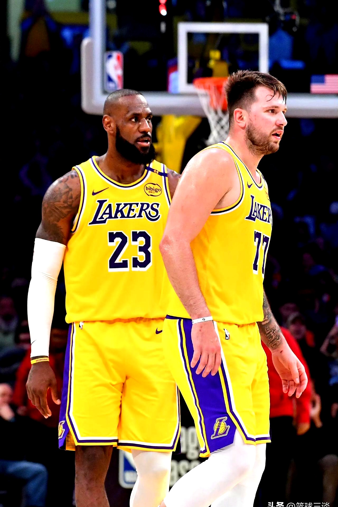 勇士再度擒活塞,鹈鹕负于湖人,西部榜首竞争一触即发 勇士再度擒活塞,鹈鹕负于湖人,西部榜首竞争一触即发