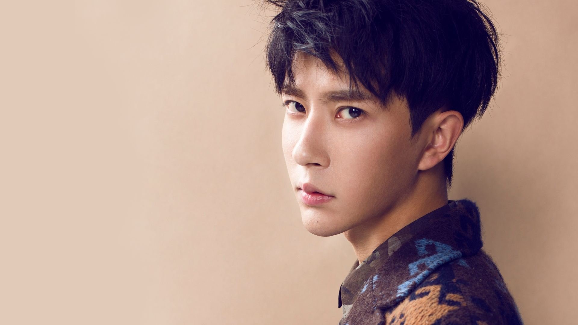 浓眉跨刀快船鏖战猛龙,连击狂潮定胜局