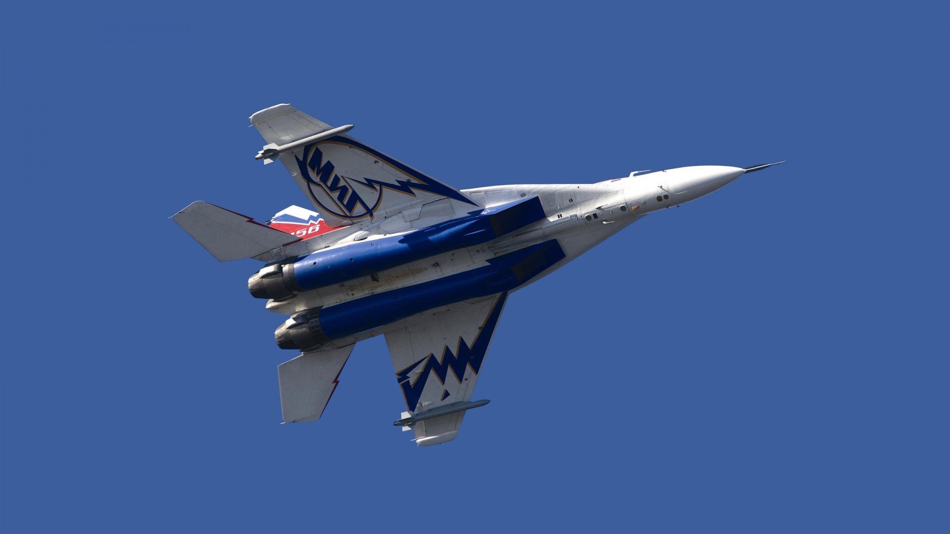 开云体育登录-双星耀世，当F1银翼划破巴林夜空，内马尔在巴黎点燃神迹